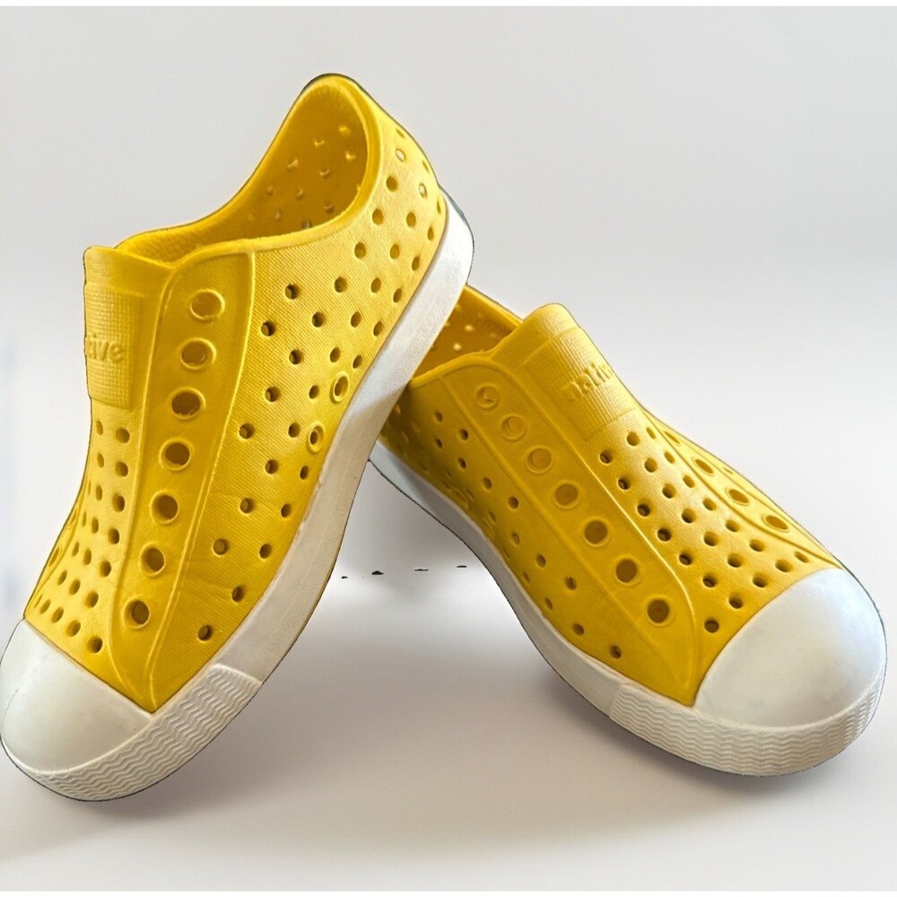 Native Jefferson Child Shoes Crayon Yellow/Shell White Size C11 Water Play